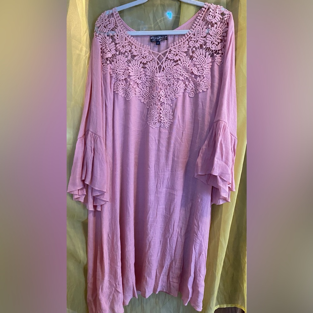 J Gee brand 2x dress. Peach color, embroidered neckline. New without tags.